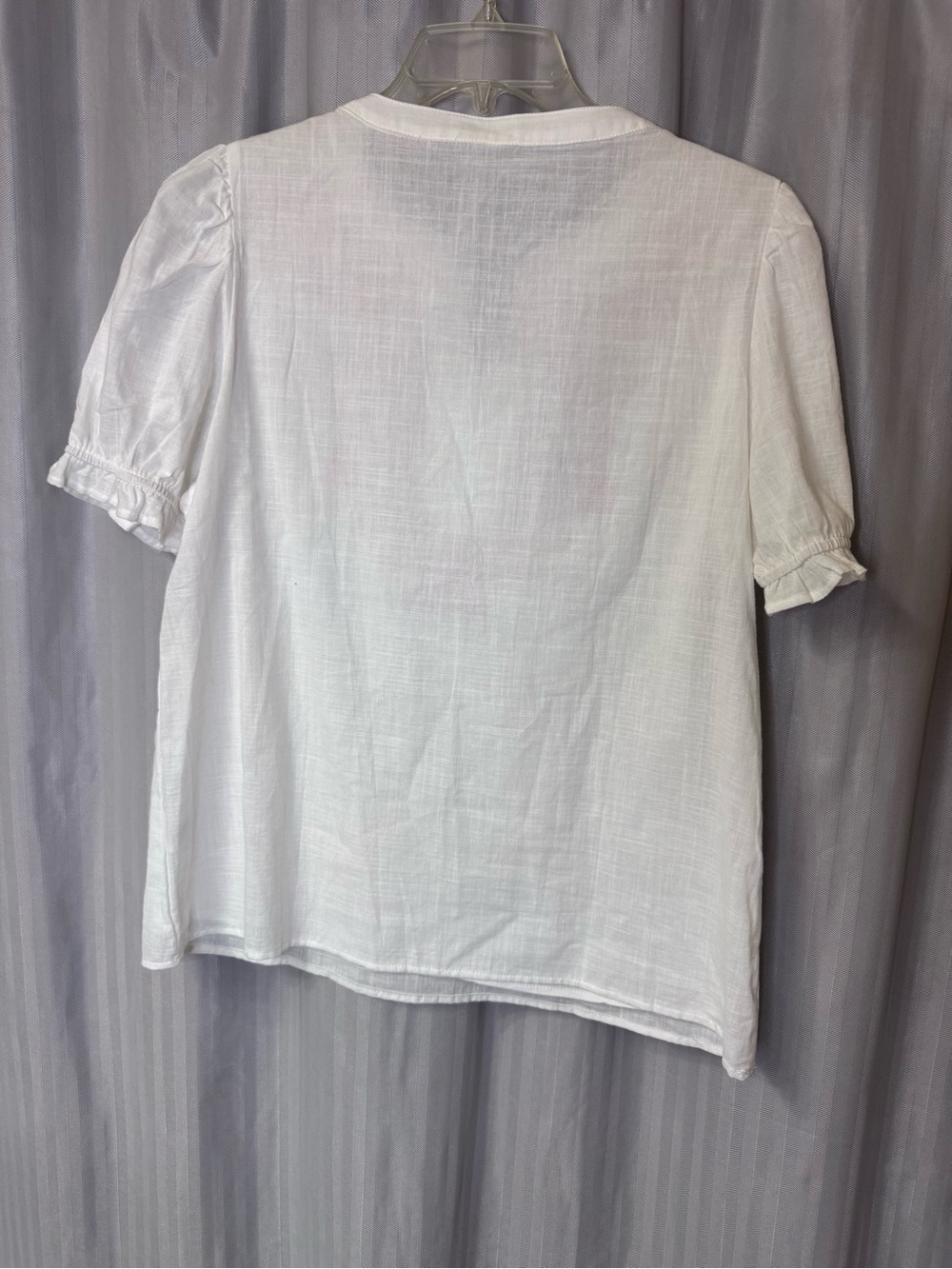 100% Cotton White Embroidered V-Neck Women’s Top with Floral Accents size L - Picture 2 of 7